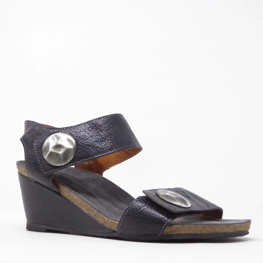 Taos Women Carousel 3 Wedge Sandals Black Leather Medallion Accents 39 / 8-8.5